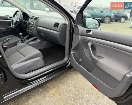 Черный Фольксваген Гольф, объемом двигателя 1.4 л и пробегом 189 тыс. км за 5650 $, фото 15 на Automoto.ua