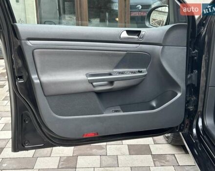 Черный Фольксваген Гольф, объемом двигателя 1.6 л и пробегом 196 тыс. км за 6200 $, фото 19 на Automoto.ua