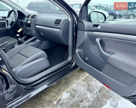 Черный Фольксваген Гольф, объемом двигателя 1.6 л и пробегом 265 тыс. км за 6350 $, фото 13 на Automoto.ua