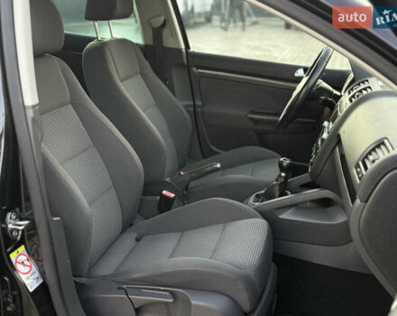 Черный Фольксваген Гольф, объемом двигателя 1.6 л и пробегом 182 тыс. км за 6350 $, фото 61 на Automoto.ua