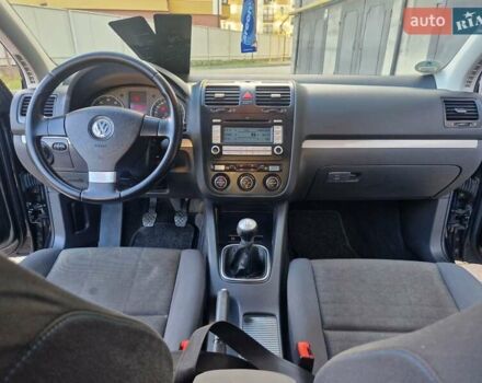 Черный Фольксваген Гольф, объемом двигателя 1.6 л и пробегом 255 тыс. км за 5950 $, фото 51 на Automoto.ua