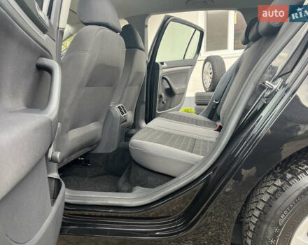 Черный Фольксваген Гольф, объемом двигателя 1.6 л и пробегом 253 тыс. км за 6250 $, фото 64 на Automoto.ua