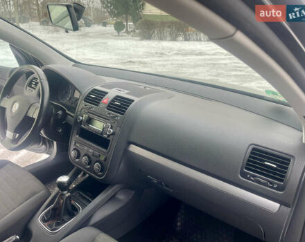 Черный Фольксваген Гольф, объемом двигателя 1.6 л и пробегом 230 тыс. км за 5450 $, фото 21 на Automoto.ua