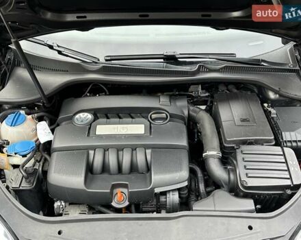 Черный Фольксваген Гольф, объемом двигателя 1.6 л и пробегом 196 тыс. км за 6200 $, фото 61 на Automoto.ua