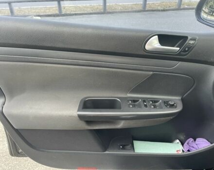 Черный Фольксваген Гольф, объемом двигателя 1.6 л и пробегом 324 тыс. км за 5500 $, фото 6 на Automoto.ua