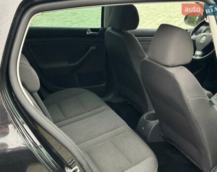 Черный Фольксваген Гольф, объемом двигателя 1.6 л и пробегом 250 тыс. км за 6100 $, фото 13 на Automoto.ua