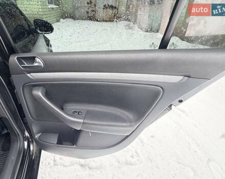 Черный Фольксваген Гольф, объемом двигателя 1.6 л и пробегом 242 тыс. км за 6750 $, фото 18 на Automoto.ua