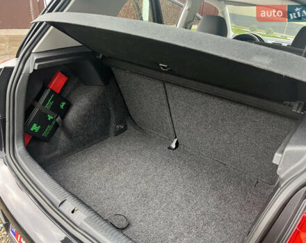 Черный Фольксваген Гольф, объемом двигателя 1.6 л и пробегом 253 тыс. км за 6250 $, фото 88 на Automoto.ua