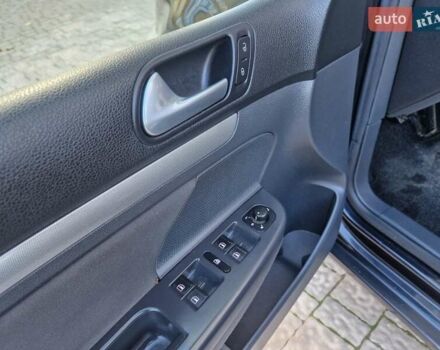 Черный Фольксваген Гольф, объемом двигателя 1.6 л и пробегом 255 тыс. км за 5950 $, фото 46 на Automoto.ua