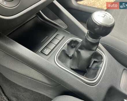 Черный Фольксваген Гольф, объемом двигателя 1.6 л и пробегом 253 тыс. км за 6250 $, фото 81 на Automoto.ua