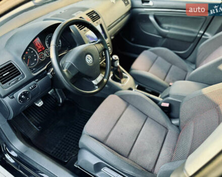 Черный Фольксваген Гольф, объемом двигателя 1.4 л и пробегом 171 тыс. км за 7500 $, фото 18 на Automoto.ua