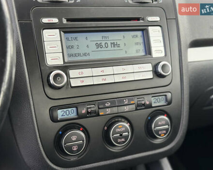 Черный Фольксваген Гольф, объемом двигателя 1.4 л и пробегом 191 тыс. км за 5500 $, фото 24 на Automoto.ua