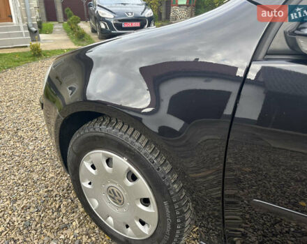 Черный Фольксваген Гольф, объемом двигателя 1.6 л и пробегом 253 тыс. км за 6250 $, фото 57 на Automoto.ua
