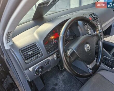 Черный Фольксваген Гольф, объемом двигателя 1.6 л и пробегом 255 тыс. км за 5950 $, фото 49 на Automoto.ua