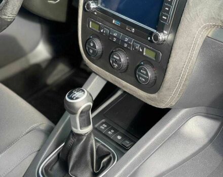 Черный Фольксваген Гольф, объемом двигателя 2 л и пробегом 228 тыс. км за 5600 $, фото 16 на Automoto.ua