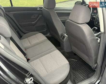 Черный Фольксваген Гольф, объемом двигателя 1.6 л и пробегом 173 тыс. км за 7000 $, фото 38 на Automoto.ua