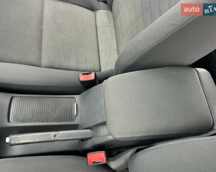 Черный Фольксваген Гольф, объемом двигателя 1.6 л и пробегом 253 тыс. км за 6250 $, фото 80 на Automoto.ua