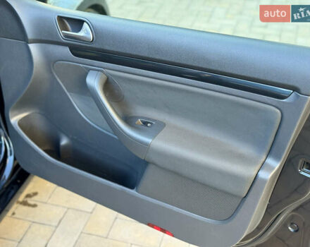 Черный Фольксваген Гольф, объемом двигателя 1.4 л и пробегом 171 тыс. км за 7500 $, фото 15 на Automoto.ua