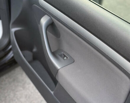 Черный Фольксваген Гольф, объемом двигателя 1.6 л и пробегом 232 тыс. км за 5750 $, фото 27 на Automoto.ua