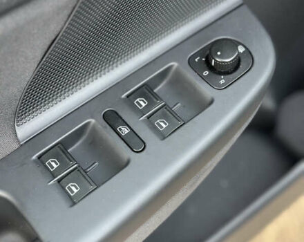 Черный Фольксваген Гольф, объемом двигателя 1.6 л и пробегом 232 тыс. км за 5750 $, фото 16 на Automoto.ua