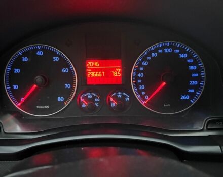 Черный Фольксваген Гольф, объемом двигателя 1.6 л и пробегом 298 тыс. км за 4600 $, фото 5 на Automoto.ua