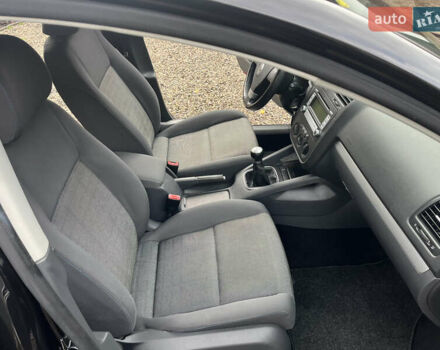 Черный Фольксваген Гольф, объемом двигателя 1.6 л и пробегом 253 тыс. км за 6250 $, фото 68 на Automoto.ua