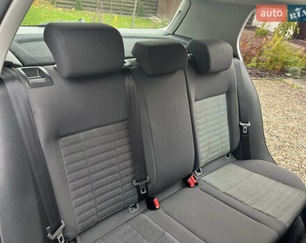 Черный Фольксваген Гольф, объемом двигателя 1.6 л и пробегом 253 тыс. км за 6250 $, фото 85 на Automoto.ua