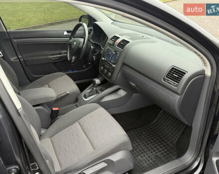 Черный Фольксваген Гольф, объемом двигателя 1.6 л и пробегом 173 тыс. км за 7000 $, фото 27 на Automoto.ua