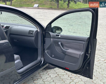 Черный Фольксваген Гольф, объемом двигателя 1.6 л и пробегом 250 тыс. км за 6100 $, фото 19 на Automoto.ua