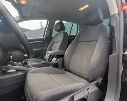 Черный Фольксваген Гольф, объемом двигателя 1.6 л и пробегом 237 тыс. км за 6500 $, фото 26 на Automoto.ua