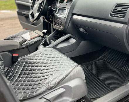 Черный Фольксваген Гольф, объемом двигателя 1.6 л и пробегом 245 тыс. км за 5700 $, фото 23 на Automoto.ua