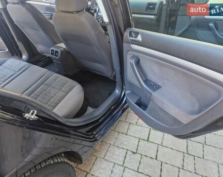 Черный Фольксваген Гольф, объемом двигателя 1.6 л и пробегом 255 тыс. км за 5950 $, фото 45 на Automoto.ua