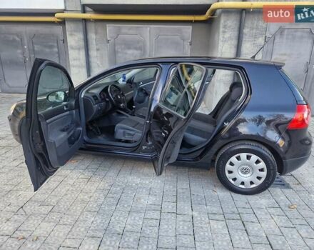 Черный Фольксваген Гольф, объемом двигателя 1.6 л и пробегом 255 тыс. км за 5950 $, фото 30 на Automoto.ua