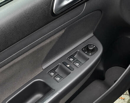 Черный Фольксваген Гольф, объемом двигателя 1.6 л и пробегом 250 тыс. км за 6100 $, фото 17 на Automoto.ua