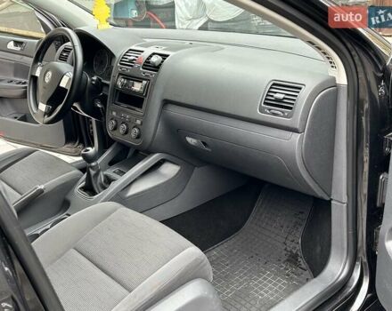 Черный Фольксваген Гольф, объемом двигателя 1.6 л и пробегом 196 тыс. км за 6200 $, фото 53 на Automoto.ua