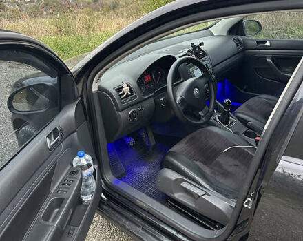 Черный Фольксваген Гольф, объемом двигателя 1.6 л и пробегом 244 тыс. км за 5799 $, фото 6 на Automoto.ua