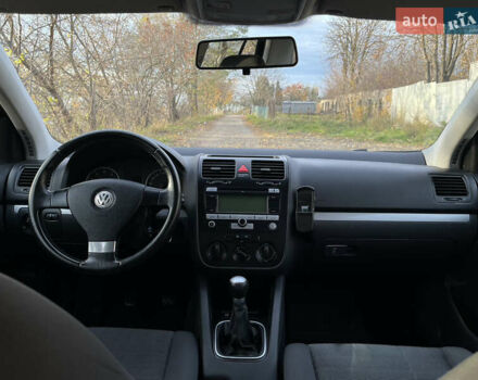 Черный Фольксваген Гольф, объемом двигателя 1.6 л и пробегом 235 тыс. км за 5899 $, фото 15 на Automoto.ua