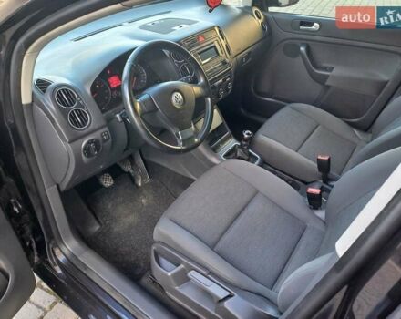 Черный Фольксваген Гольф, объемом двигателя 1.6 л и пробегом 200 тыс. км за 5650 $, фото 27 на Automoto.ua