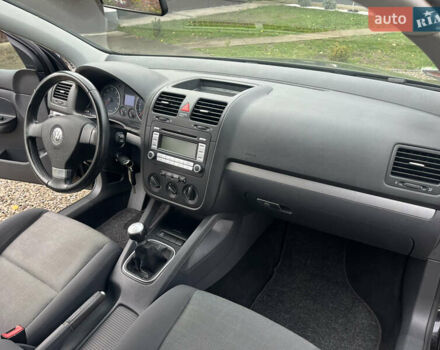 Черный Фольксваген Гольф, объемом двигателя 1.6 л и пробегом 253 тыс. км за 6250 $, фото 69 на Automoto.ua