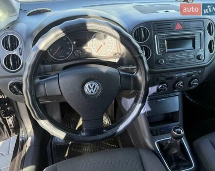 Черный Фольксваген Гольф, объемом двигателя 1.6 л и пробегом 280 тыс. км за 4950 $, фото 10 на Automoto.ua