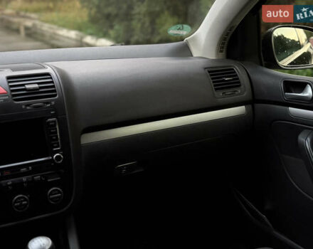 Черный Фольксваген Гольф, объемом двигателя 1.6 л и пробегом 290 тыс. км за 6350 $, фото 6 на Automoto.ua