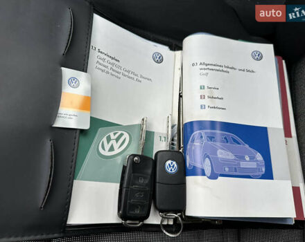 Черный Фольксваген Гольф, объемом двигателя 1.6 л и пробегом 227 тыс. км за 6299 $, фото 44 на Automoto.ua