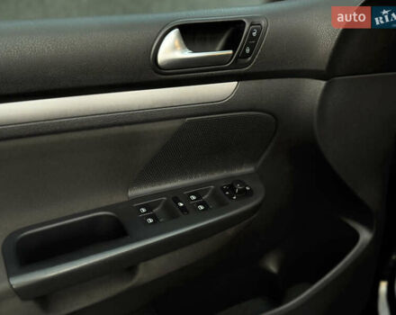 Черный Фольксваген Гольф, объемом двигателя 1.6 л и пробегом 290 тыс. км за 6350 $, фото 11 на Automoto.ua