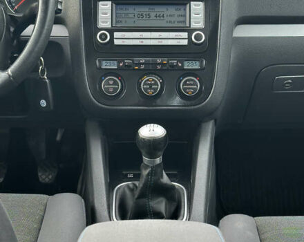 Черный Фольксваген Гольф, объемом двигателя 1.6 л и пробегом 227 тыс. км за 6299 $, фото 42 на Automoto.ua