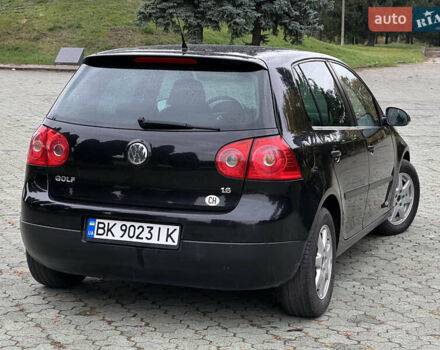 Черный Фольксваген Гольф, объемом двигателя 1.6 л и пробегом 250 тыс. км за 6100 $, фото 21 на Automoto.ua