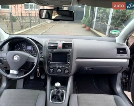 Черный Фольксваген Гольф, объемом двигателя 1.4 л и пробегом 207 тыс. км за 5700 $, фото 7 на Automoto.ua