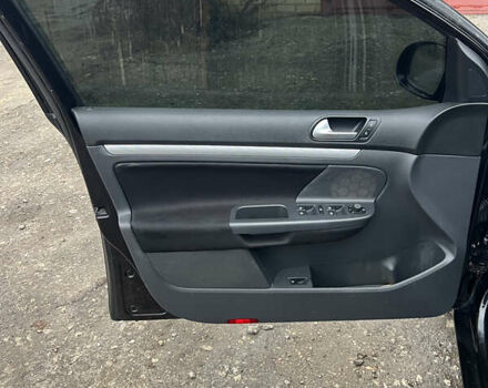 Черный Фольксваген Гольф, объемом двигателя 1.6 л и пробегом 245 тыс. км за 5700 $, фото 28 на Automoto.ua