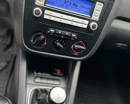 Черный Фольксваген Гольф, объемом двигателя 1.6 л и пробегом 245 тыс. км за 5700 $, фото 21 на Automoto.ua