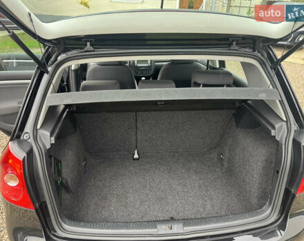 Черный Фольксваген Гольф, объемом двигателя 1.6 л и пробегом 253 тыс. км за 6250 $, фото 87 на Automoto.ua