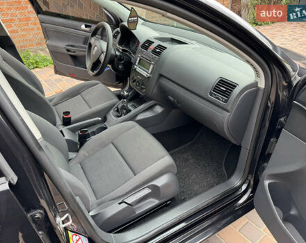 Черный Фольксваген Гольф, объемом двигателя 1.4 л и пробегом 246 тыс. км за 5600 $, фото 12 на Automoto.ua